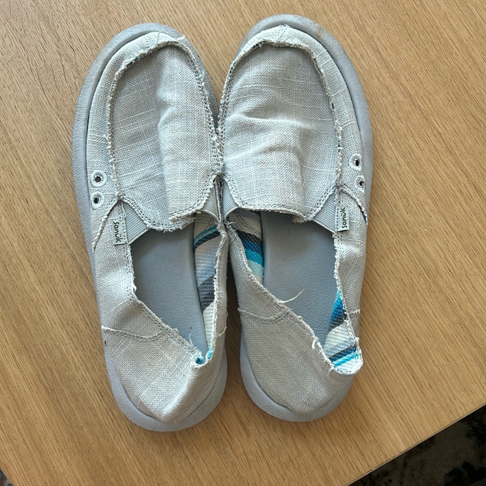 Light gray sanuks
